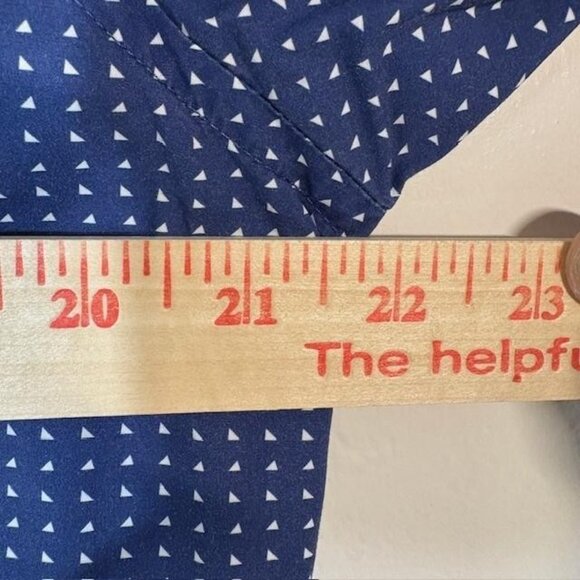 UNTUCKit Shirt Mens Medium Blue Triangle Print Button Down Long Sleeve Casual - Picture 5 of 6